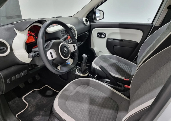 Renault Twingo cena 17700 przebieg: 17000, rok produkcji 2018 z Zagórz małe 172